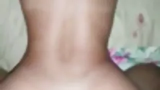 ඇය තම පෙම්වතිය වෙනුවෙන් තෑග්ගක් බලාපොරොත්තුවෙන් සිටියාය. නමුත් ඇය සියල්ල සමලිංගික ලිංගිකත්වයට හැරෙන බව ඇය දැන සිටියේ නැත