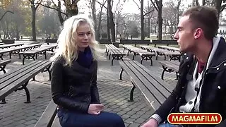 කෙට්ටු නීරස කෙල්ල Beau ' s cock and given him A Doggy Style in her push