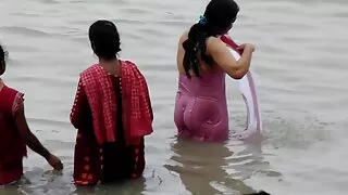 බාල වයස්කාර පෙම්වතිය පෙම්වතා සමග යුග දිවියට