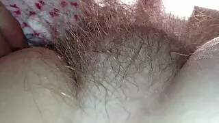 අම්මා සහ දුව තරුණ අසල්වැසියා සමග බහරේන් ඇති