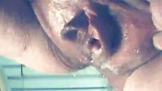 පෙම්වතා සමග මගුලේ යන තරුණිය හා තරුණිය