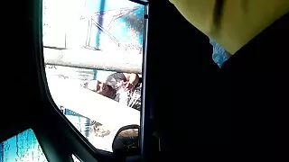 කැමරාව ඉදිරියේ රුසියානු රූමත් කෙළි පූසෙක්