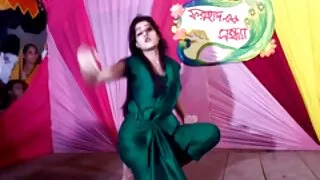 පුතු සමග මිතුරන් මගුල් අම්මා ලොම් පූසෙක් දී